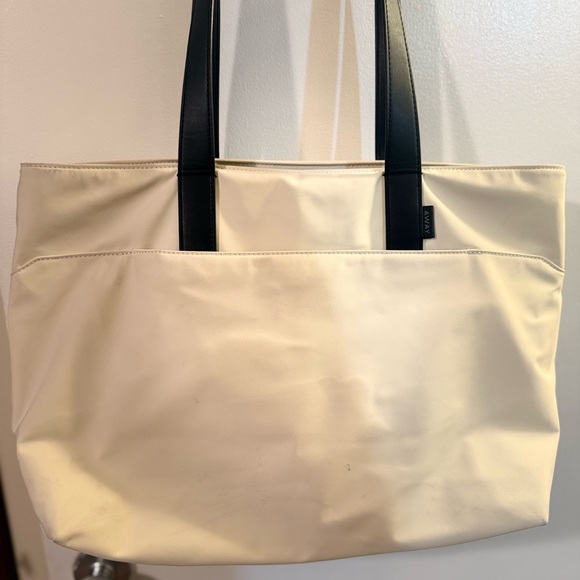 AWAY - The Everywhere Tote Salt White Colour - Picture 2 of 7